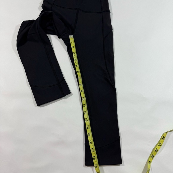 Lululemon In Movement Crop Legging 19 Inch Black Size 2 - Picture 5 of 6